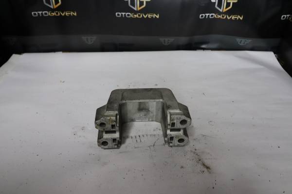 FORD CUSTOM 310 L 125 PS ÇIKMA PARÇA  ŞANZIMAN SAĞ KULAK